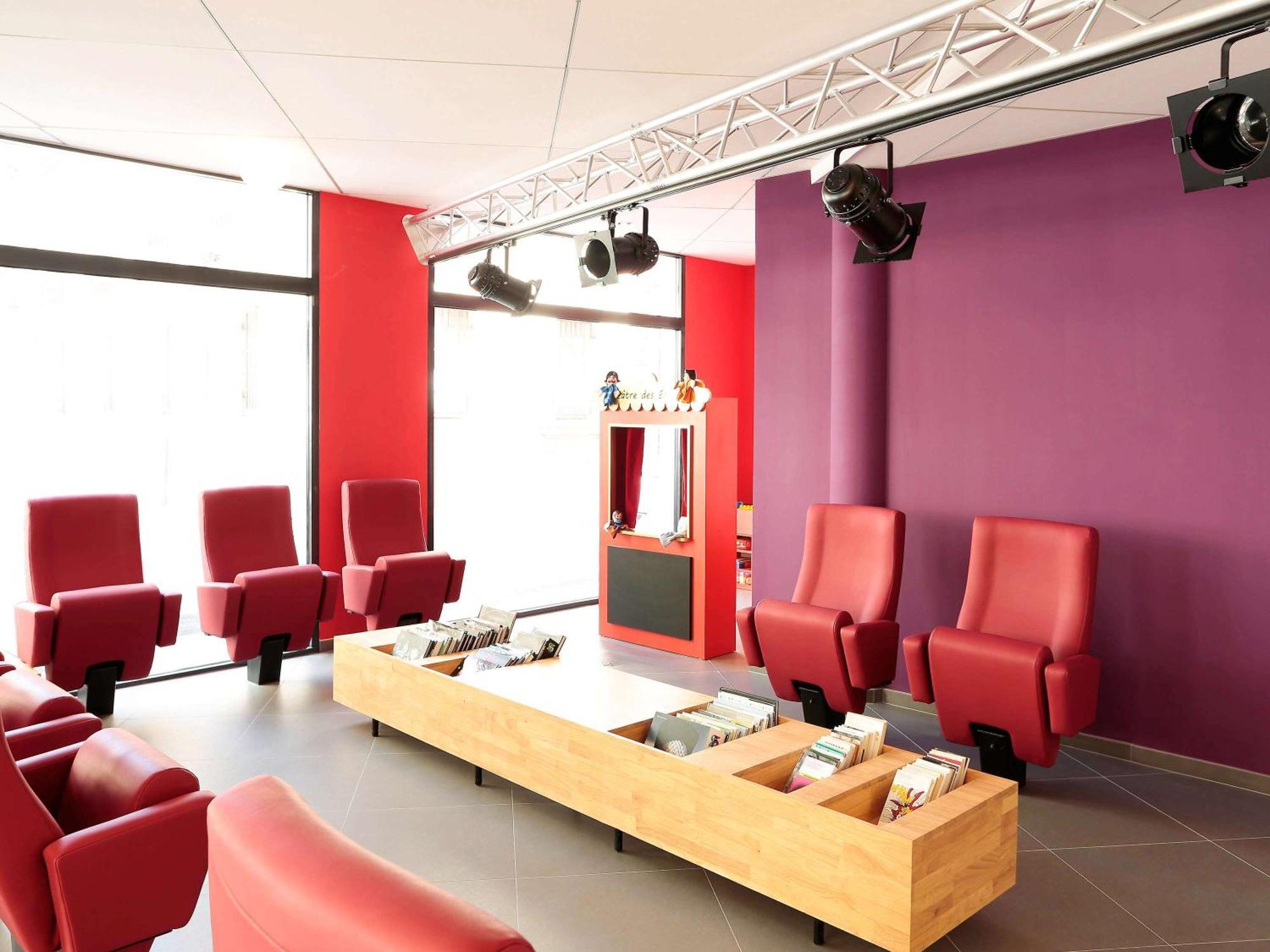 Ibis Styles Centre Comedie Hotel 3*